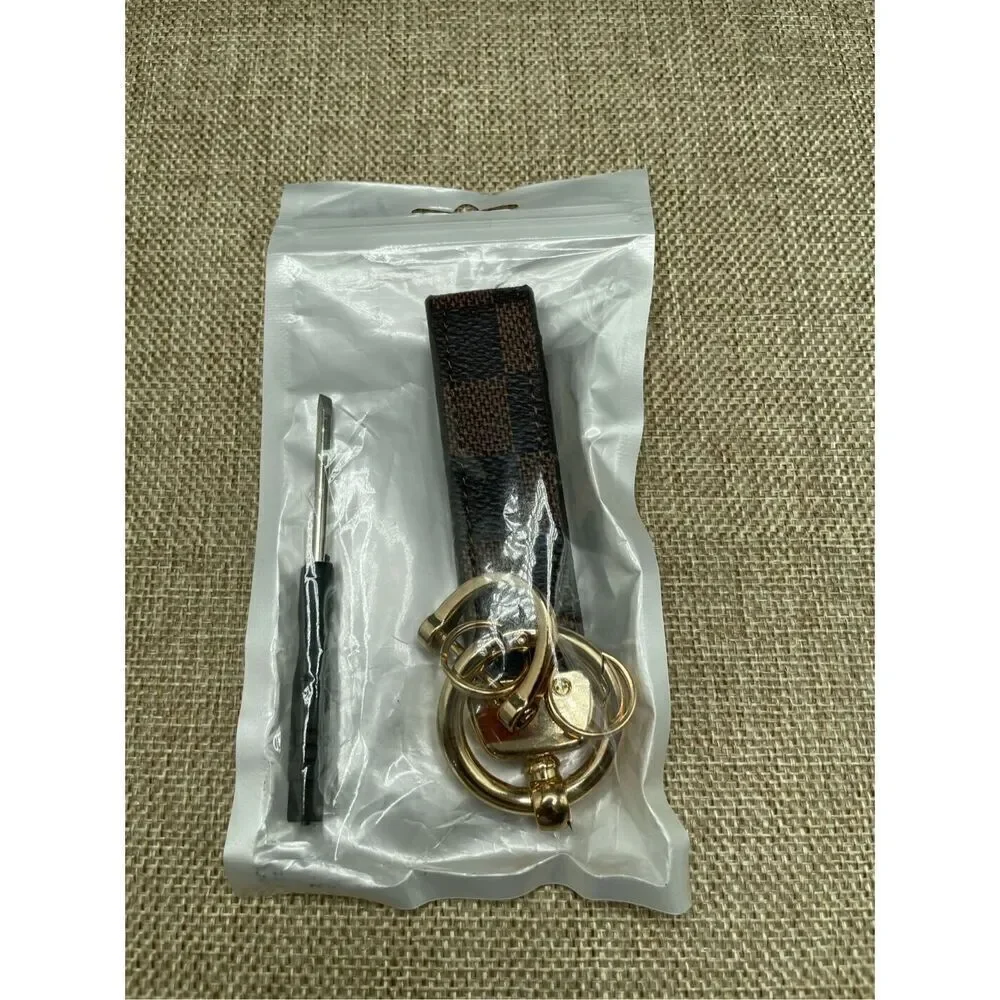 Top Quality Fashion Cowhide Wrist Strap Belt Designer Keyring Key with Tool NEW